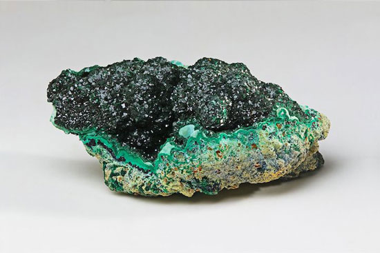 تصاویر دیدنی از سنگ معدنی شگفت انگیز سبز رنگ
