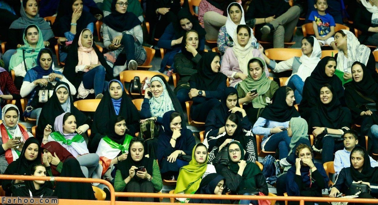 عکس های زنهای ایرانی تماشاچی در ورزشگاه آزادی