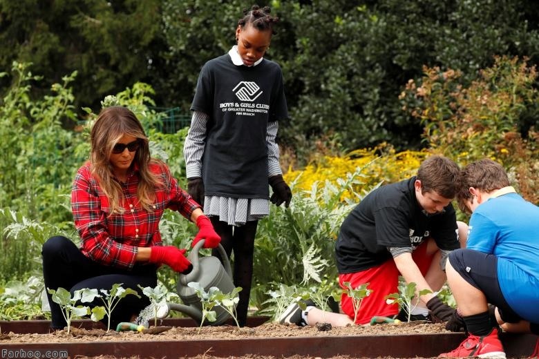 باغبانی ملانیا ترامپ در باغ میشل اوباما!(7 عکس)