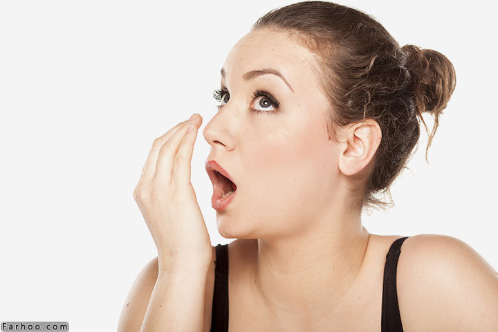چرا بعد از بیدار شدن دهانمان بوی بد می دهد؟