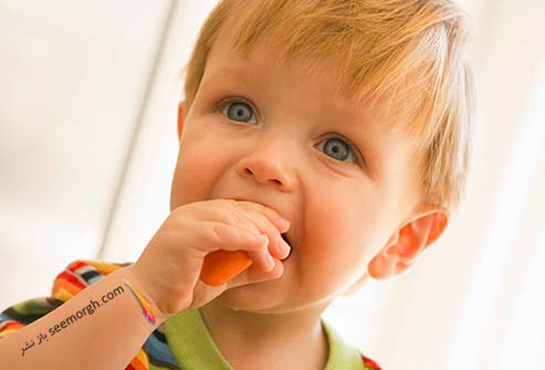 هویج خوردن کودک