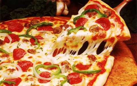 کالری اضافی خوردن دو برش پیتزا