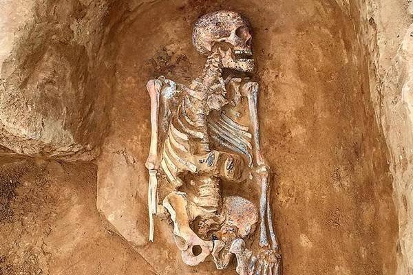 کشف جسد شاهزاده زن 2000 ساله با جواهرات قیمتی (فیلم + عکس)