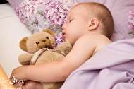 علائم و پیامد خوابیدن کودکان به پهلو