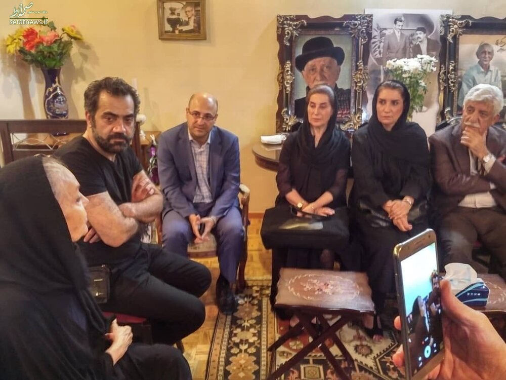 عکس/ حضور هنرمندان در خانه داریوش اسدزاده برای عرض تسلیت