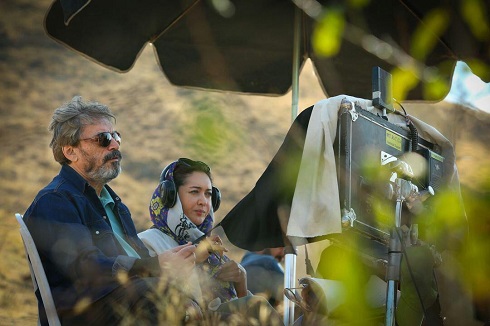 نیکی کریمی و حسین علیزاده در پشت صحنه فیلم آتابای