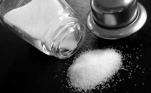 مصرف زیاد نمک چه عوارضی دارد؟
